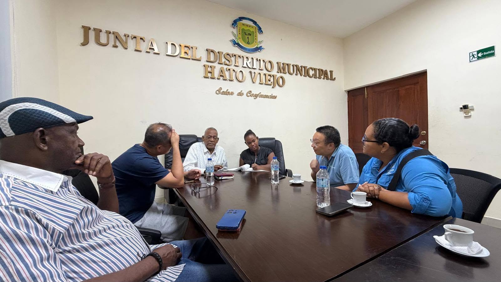 Junta Municipal de Hato Viejo y gerencia de Zona Franca AquaArmor acuerdan plan para mejorar la gestión de residuos y eliminar la quema de desechos
