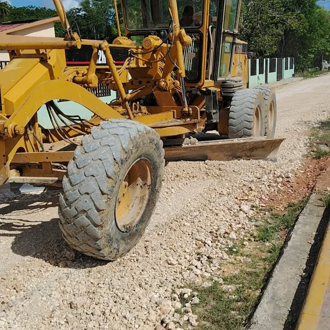 Junta Municipal de Hato Viejo inicia acondicionamiento de vías y calles en siete comunidades del distrito